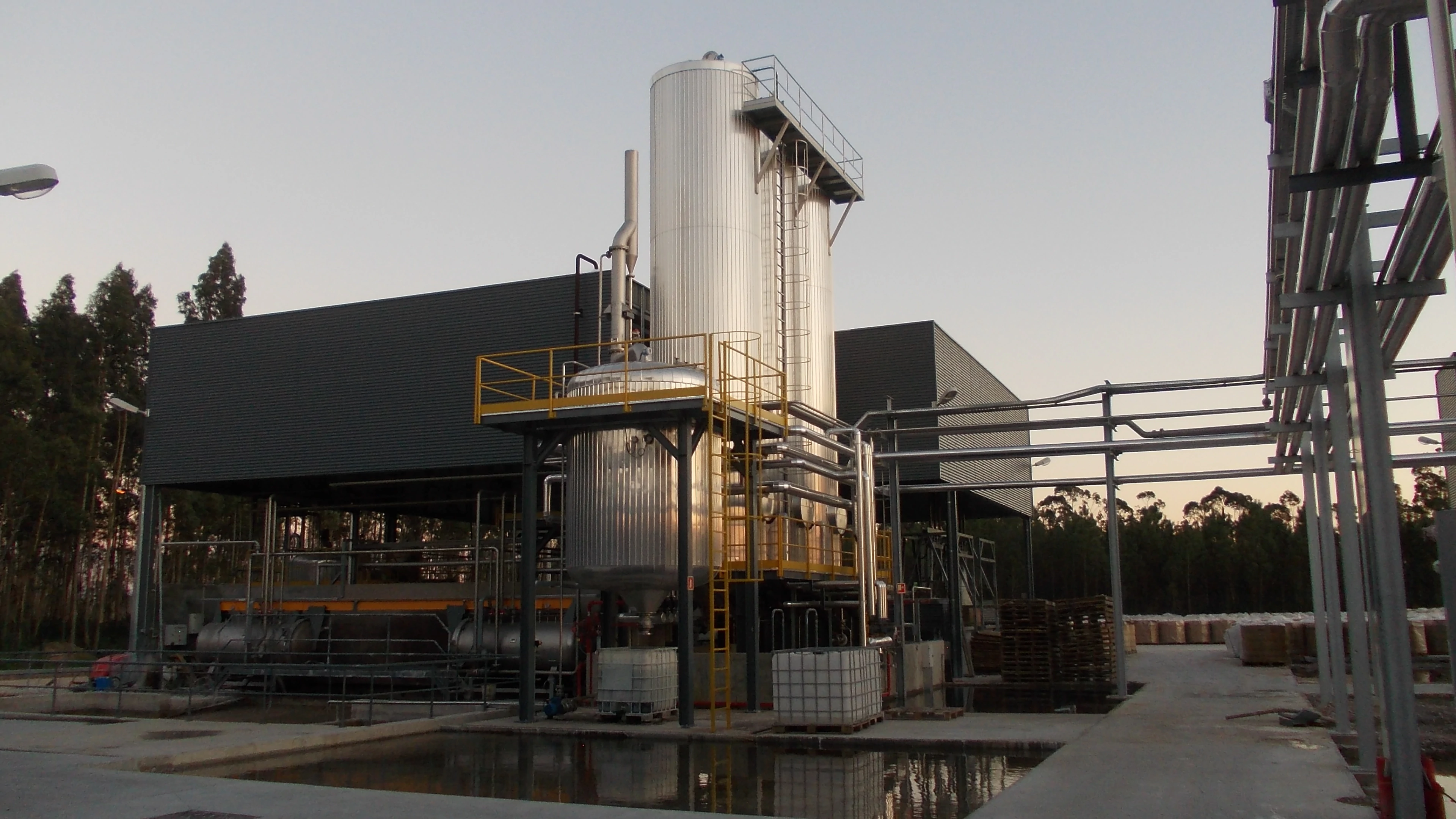 Unidade de destilação de resinas e derivados - Indústria química